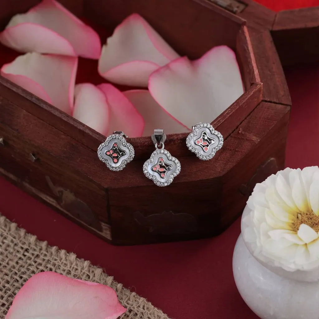 Clover Pendant Earrings Set