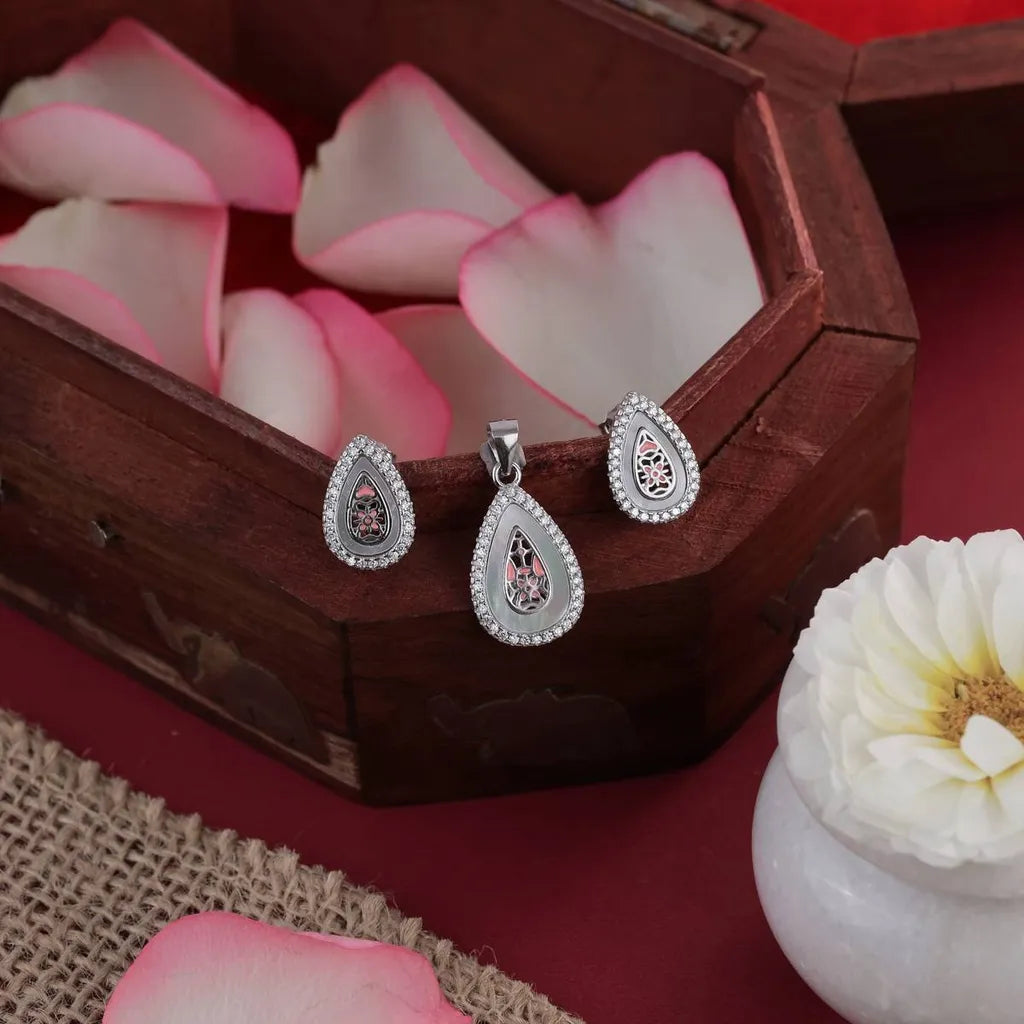 Pink Leaf Pendant Earrings Set